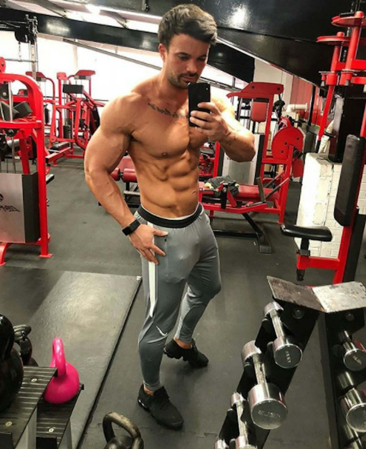 Dan Osborne fans go wild for his huge bulge in steamy gym selfie